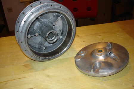 Vorderradnabe mit Bremsschild - gereinigt